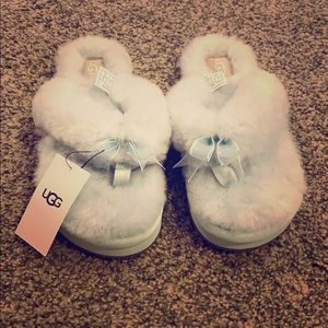NWT Fluff Flip Flop UGG slippers